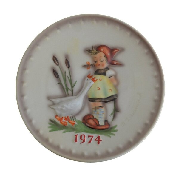 1974 Hummel Porcelain Plate Girl With Goose 4th Annual Plate Bas Relief Goebel - Picture 2 of 7